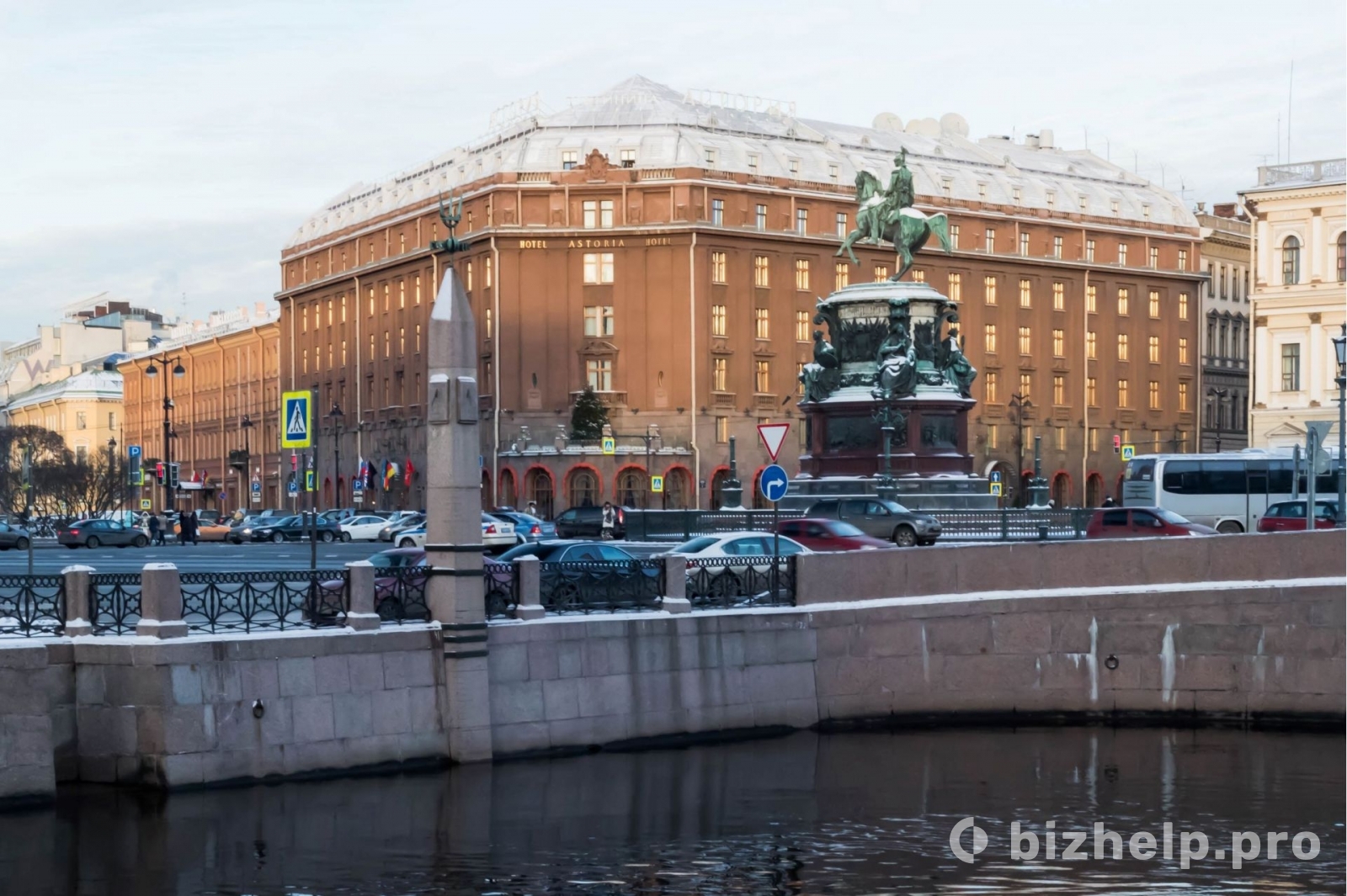 Фотография 6: На выходные в Петербург: дворцы и мосты (кэшбэк 20%)