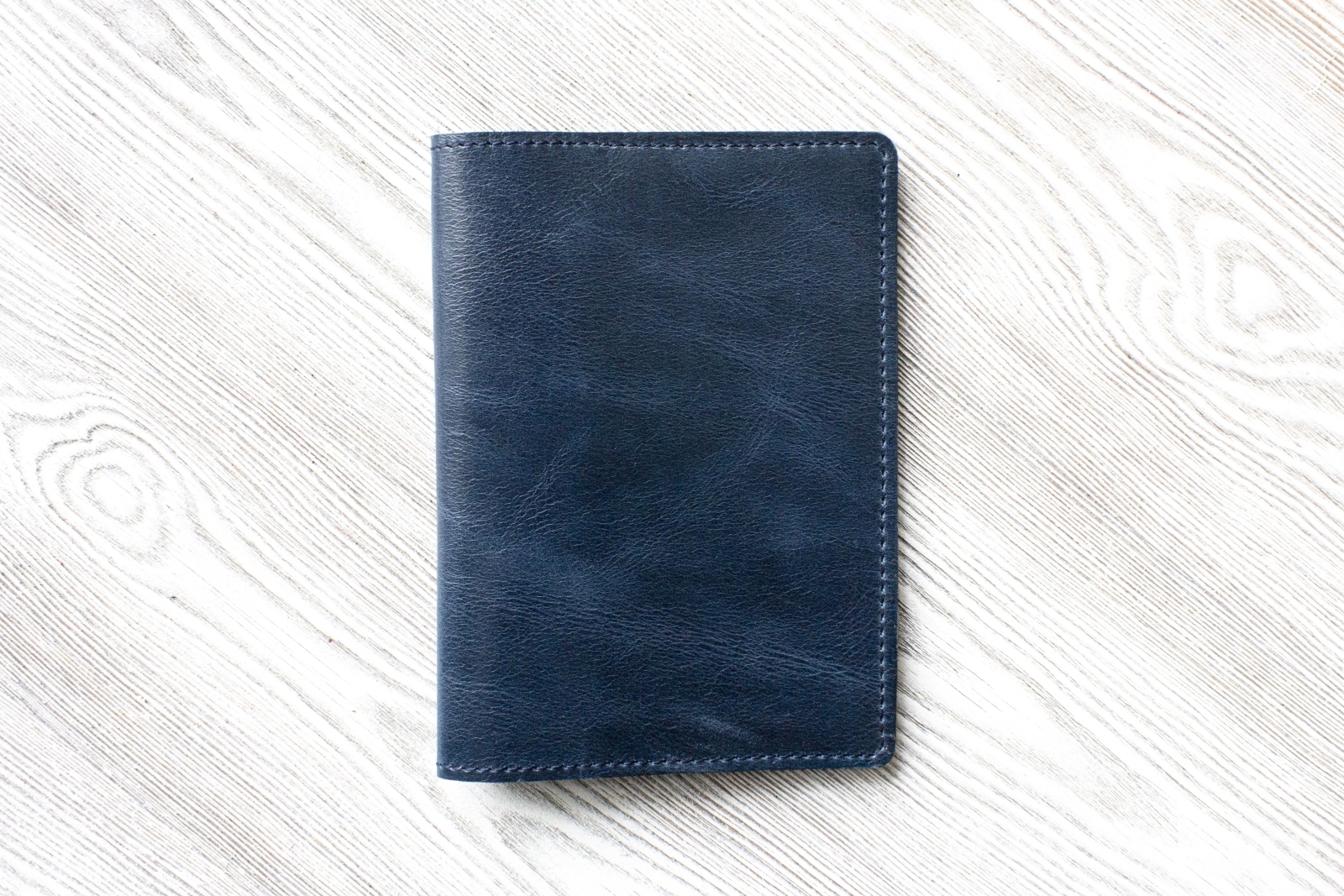 Фотография 6: Обложка синяя, из натуральной кожи, для паспорта "Атлантика"