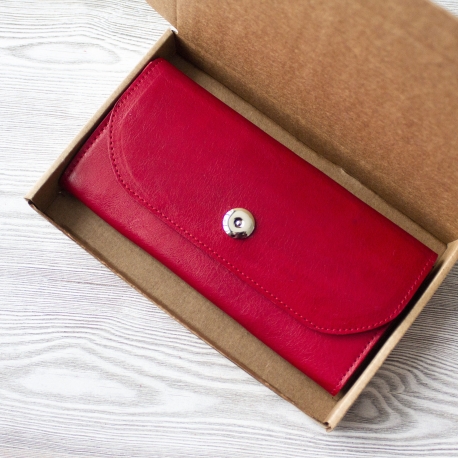 Фотография 2: Женский красный кошелек из натуральной кожи "Брусника"
