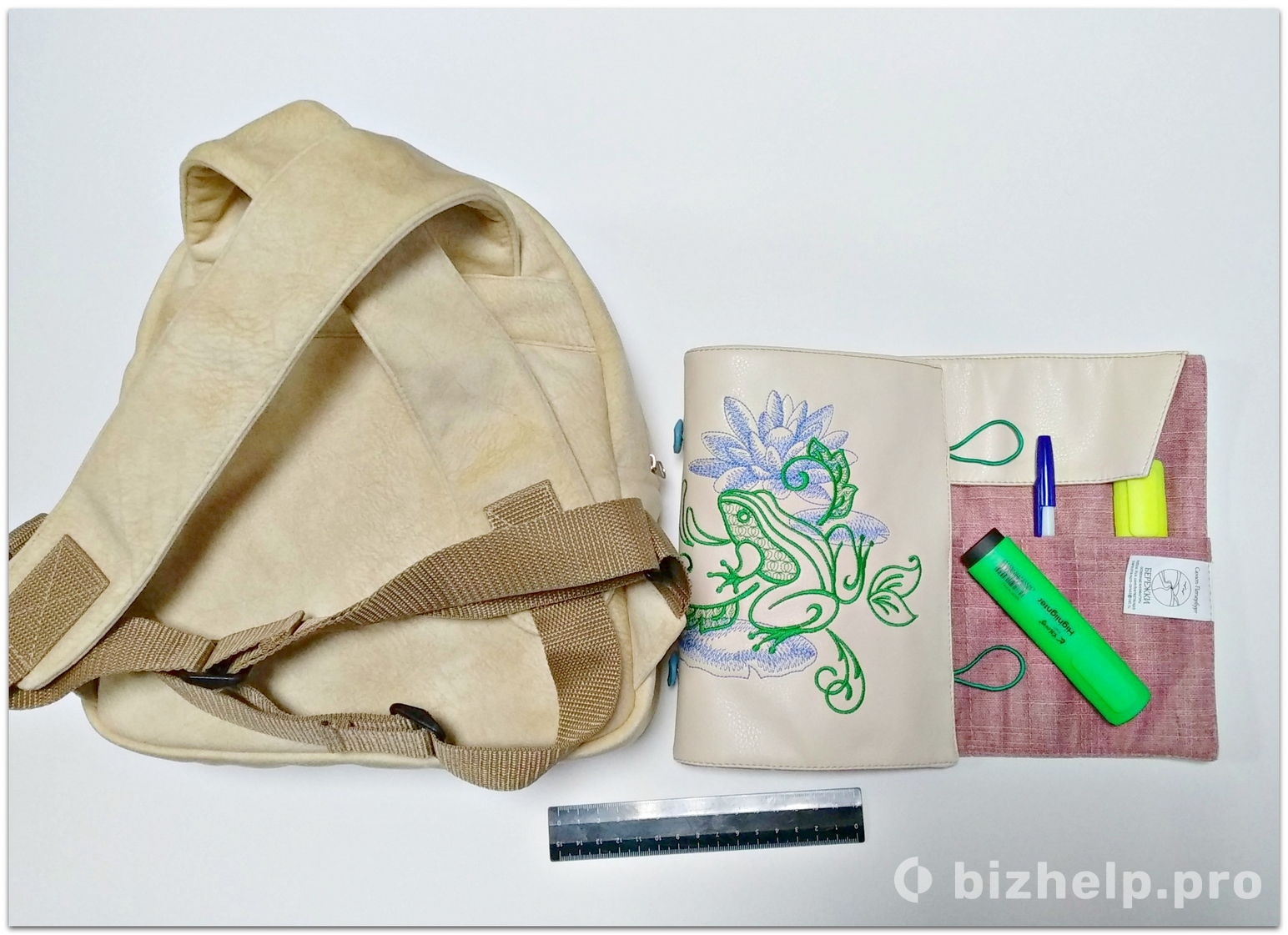 Фотография 2: Комплект рюкзак и пенал скрутка с вышивкой "Лягушка"