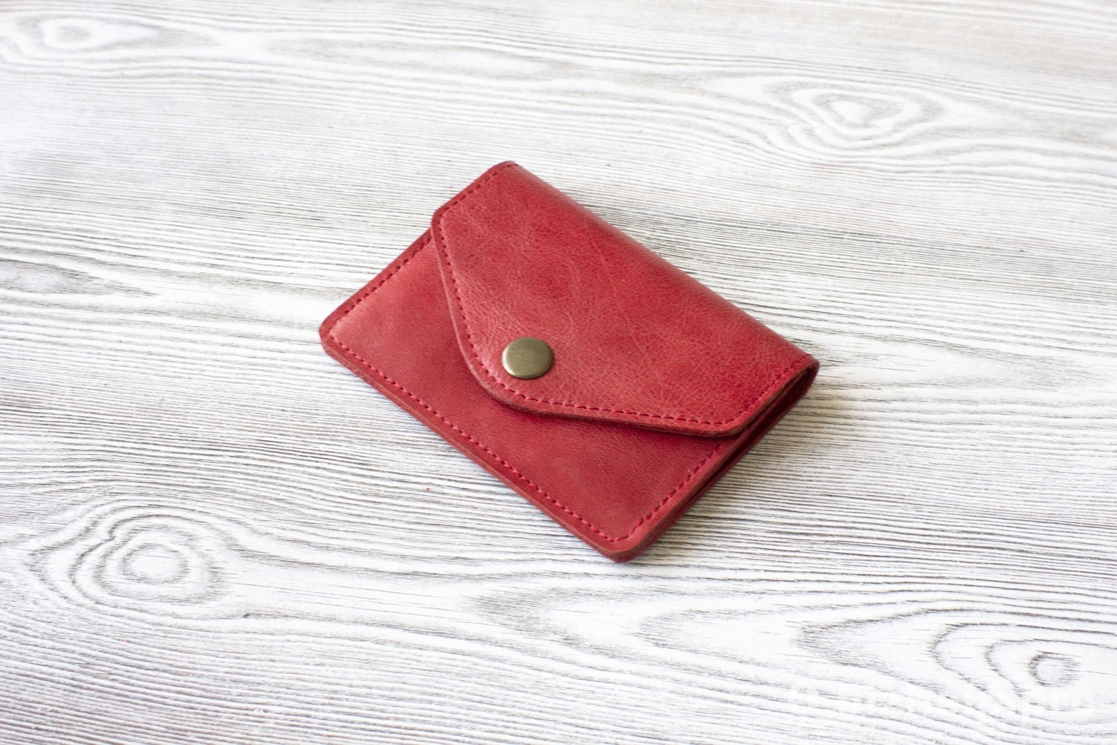 Фотография 2: Красный  женский кошелек для мелочи и пластиковых карт