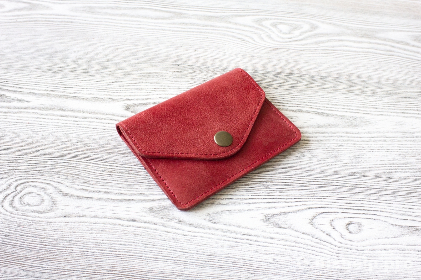 Фотография 1: Красный  женский кошелек для мелочи и пластиковых карт