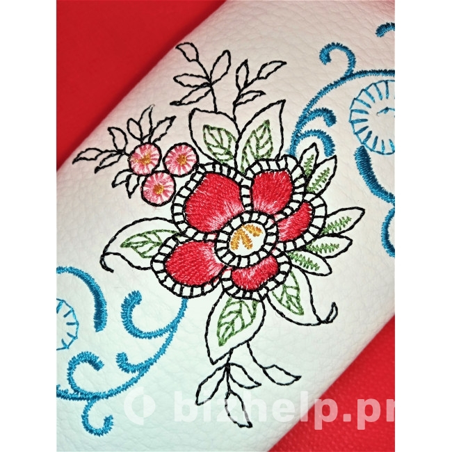 Фотография 7: Очечник с вышивкой "Красный цветок"