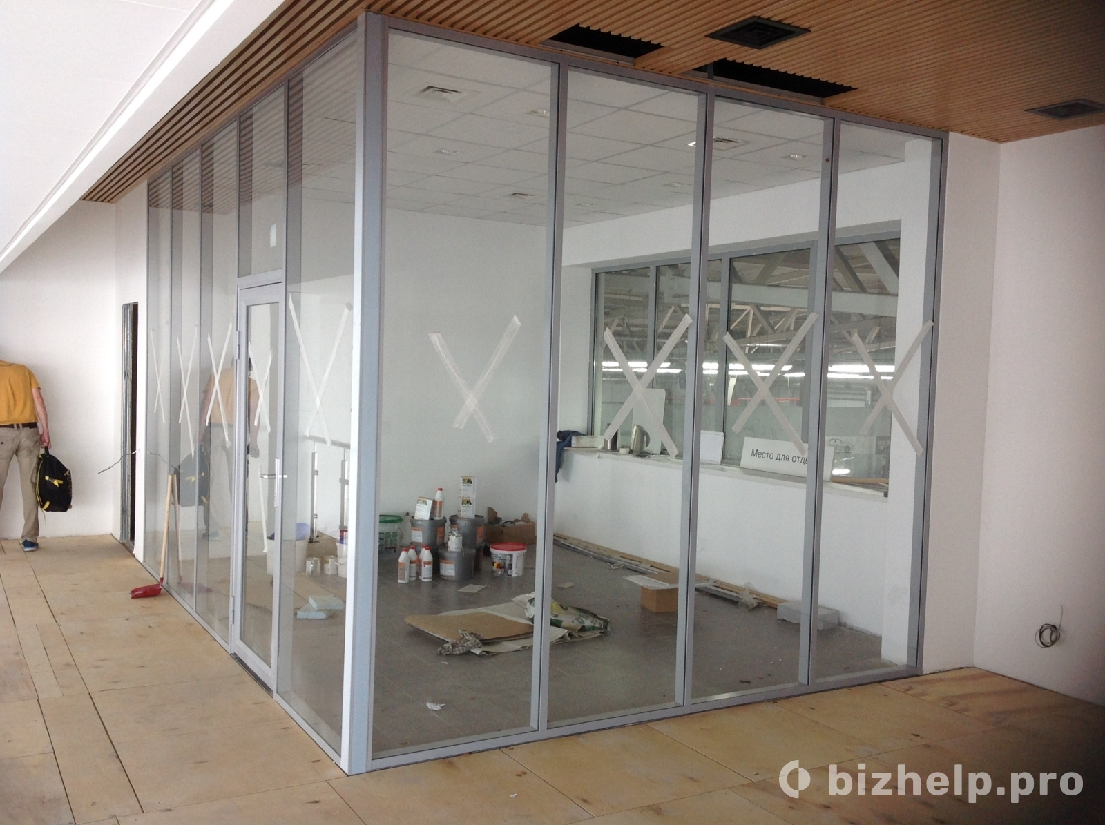 Фотография 1: Изготовление стеклянных перегородок и офисной мебелт