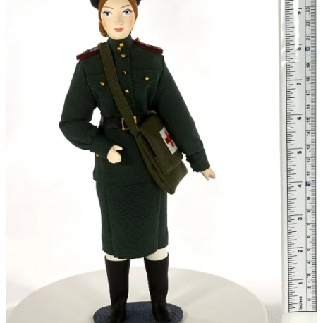 Фотография 1: Фарфоровая кукла | Военная медсестра