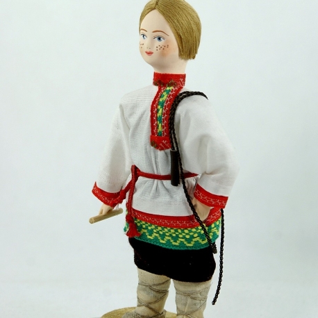 Фотография 2: Кукла сувенирная фарфоровая Мальчик