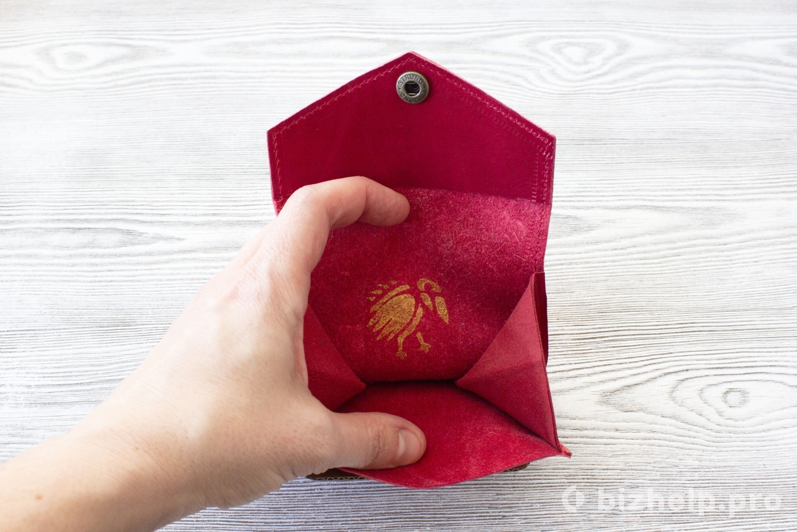 Фотография 5: Красный  женский кошелек из натуральной кожи для мелочи, пластиковых карт и банкнот "Брусника"