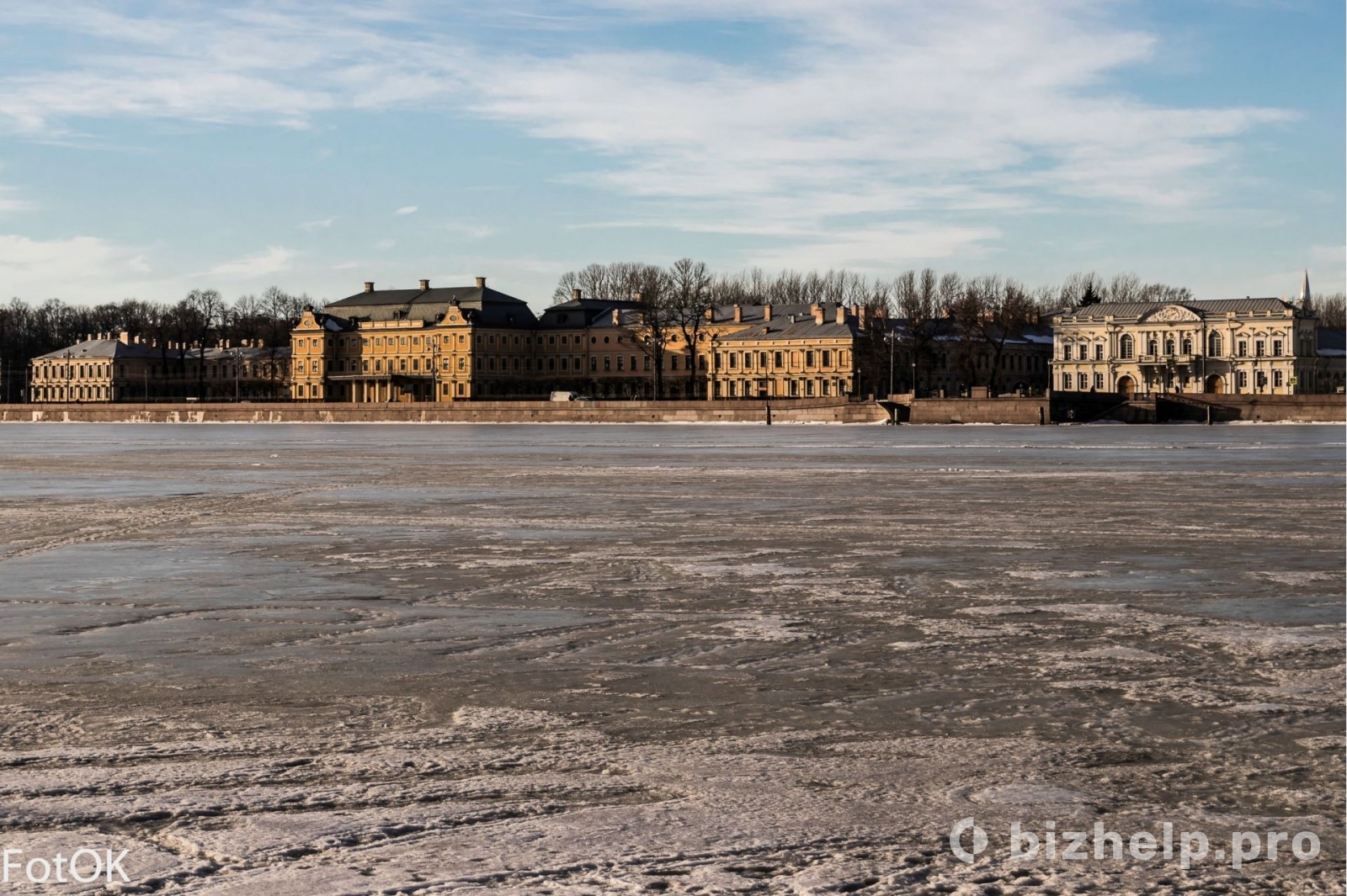 Фотография 2: На выходные в Петербург: дворцы и мосты (кэшбэк 20%)