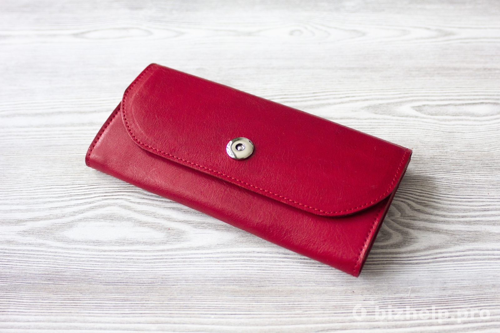 Фотография 1: Женский красный кошелек из натуральной кожи "Брусника"
